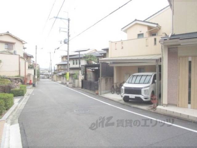 前面道路　人気の紫野エリアです