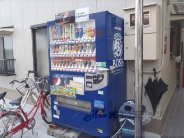 玄関前の自販機
