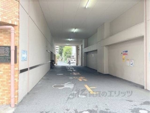 駐車場・駐輪場入口