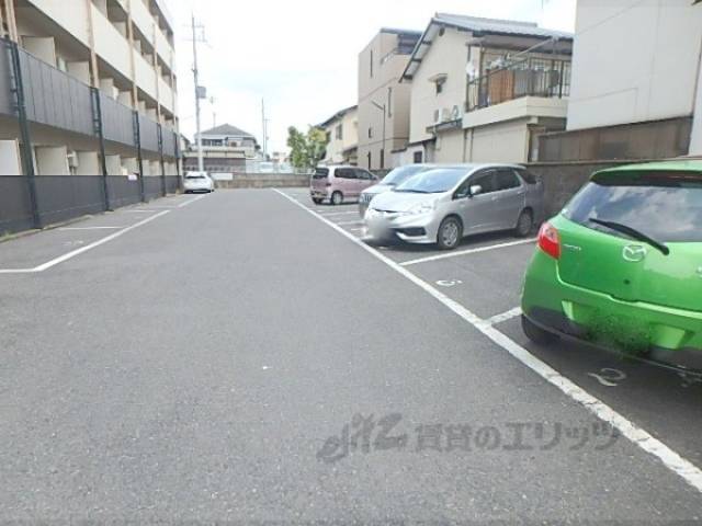 駐車場　ごみ置き場