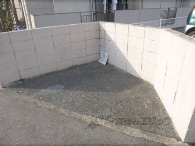 前面道路　ゴミ収集場