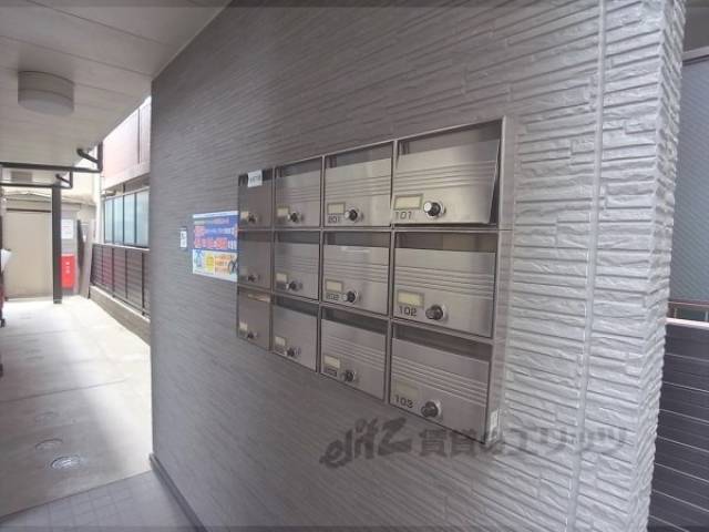 ロビー　ポスト