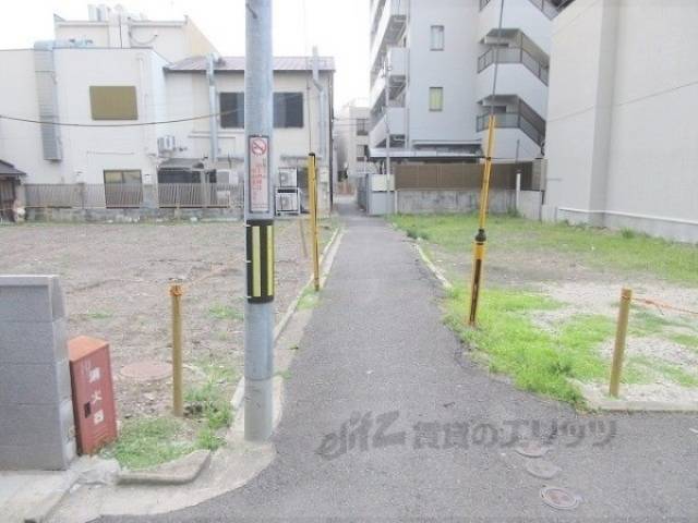 前面道路　東側