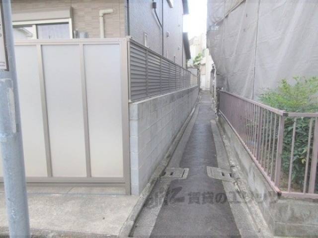 前面道路　西側