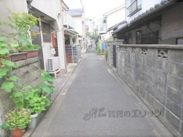前面道路　西側