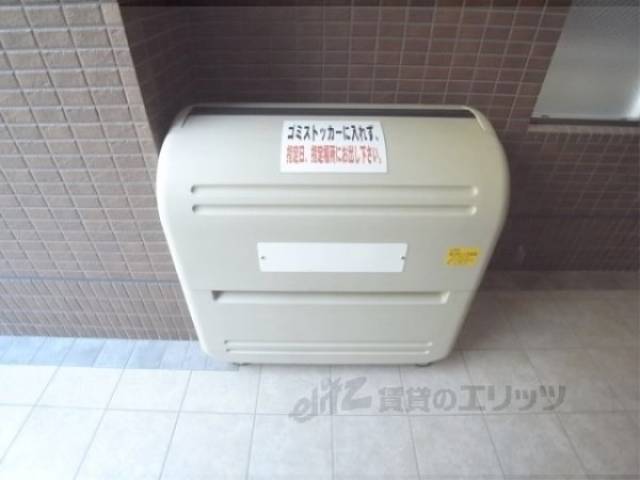 ゴミ置き場　ゴミ回収箱