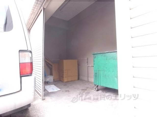 ダストボックス