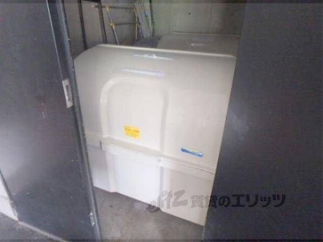 ダストボックス