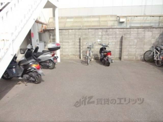 駐輪場　自動二輪駐輪可