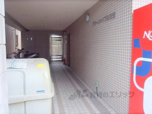 エントランス　西大路通りに面しています。