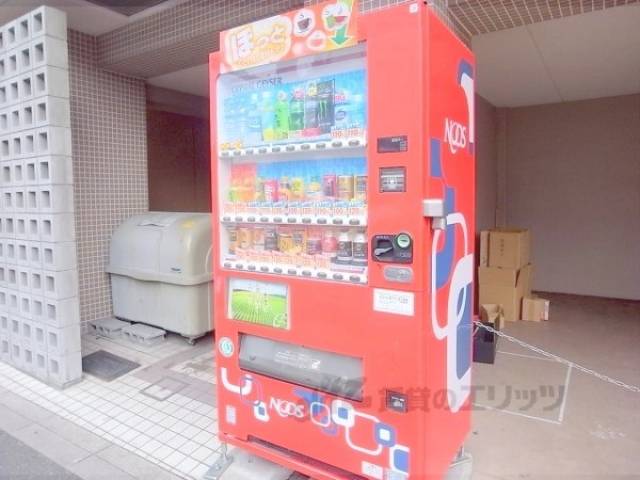 自販機　エントランス目の前です。