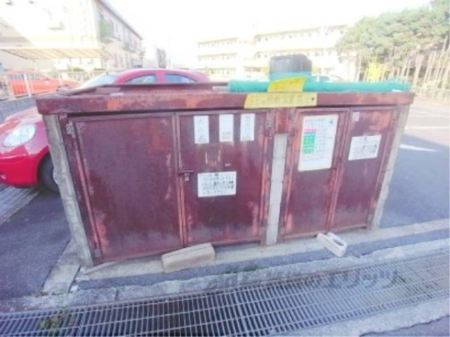 前面道路　ゴミ置き場