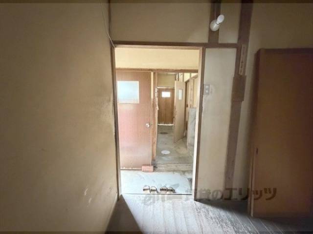 共同トイレ入口