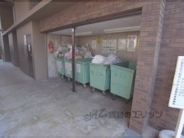 ダストボックス