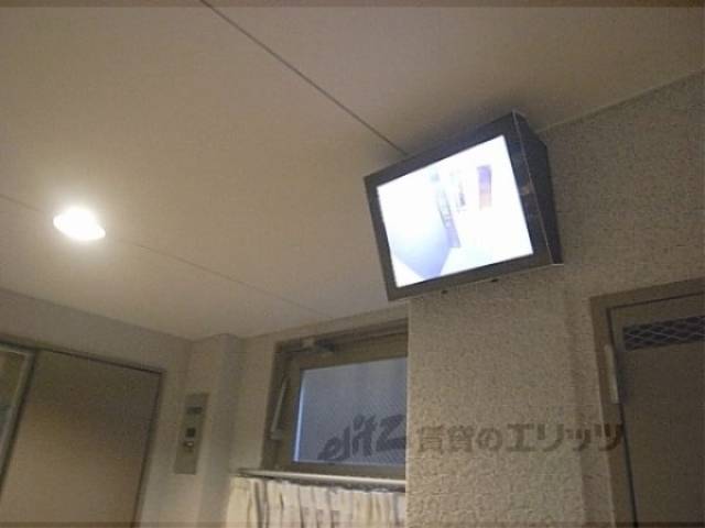エレベーター　モニター
