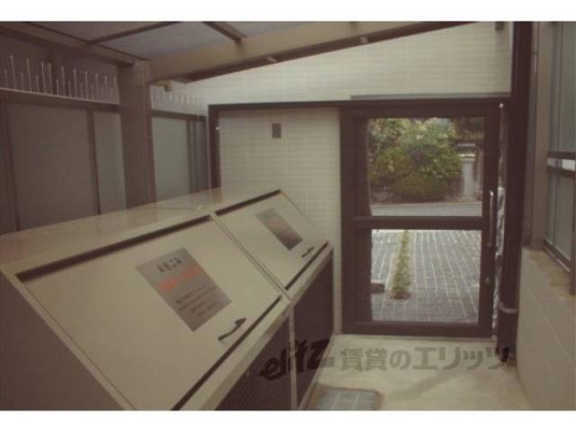 ダストボックス