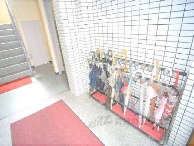 ロビー　傘立て