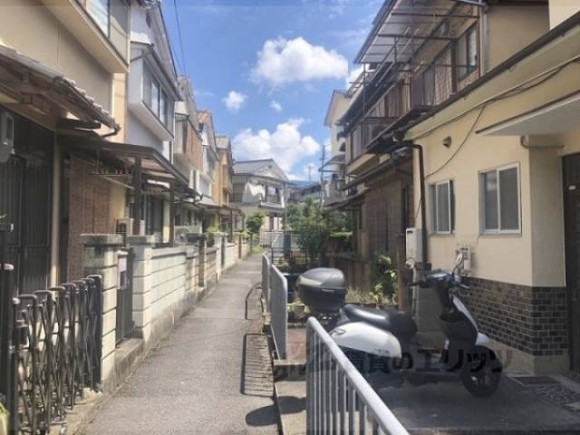 前面道路　東向き