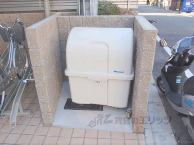 前面道路　ゴミボックス