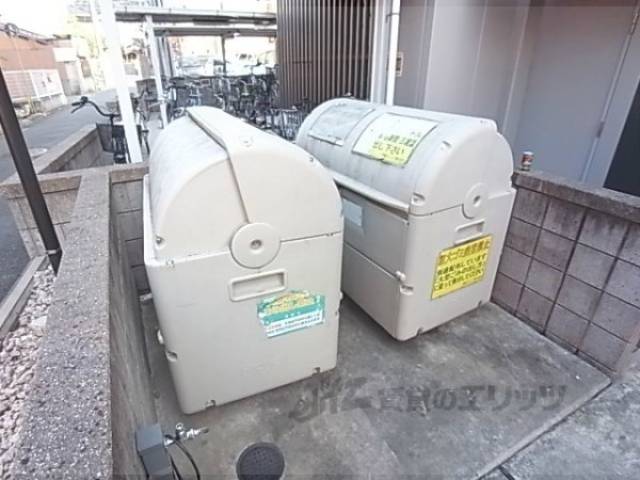 ダストボックス