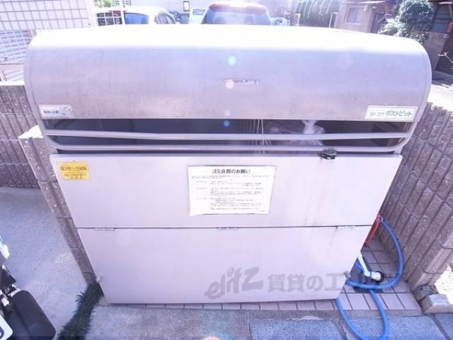 ダストボックス
