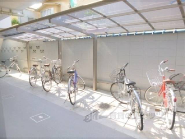 駐輪場　自転車
