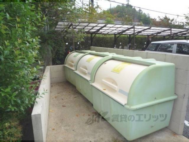 ゴミ置き場　ダストボックス