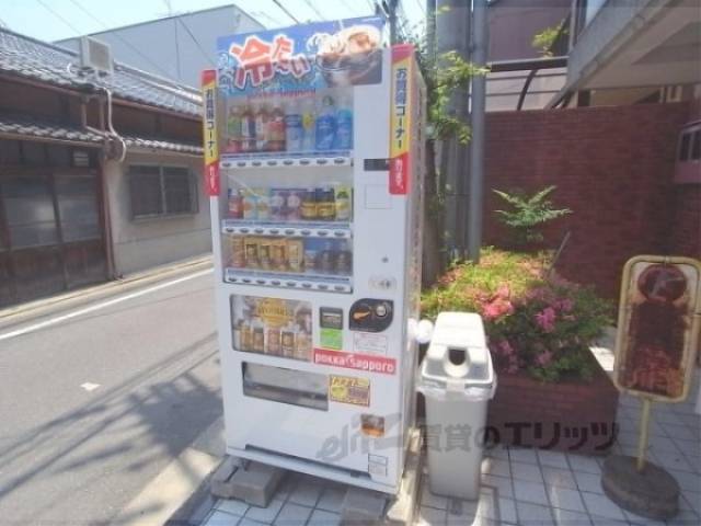マンション前　自販機