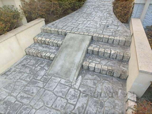 通路　駐輪場が奥にあります