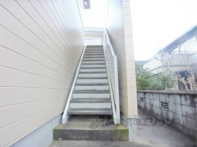 エントランス　2階への階段