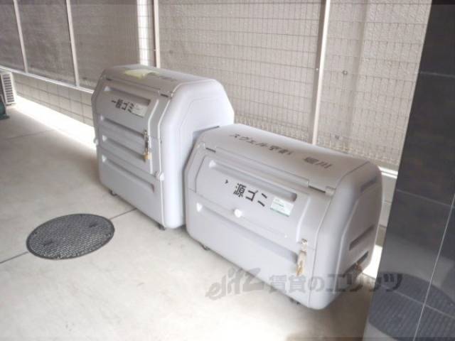 ゴミ置き場　ダストボックス