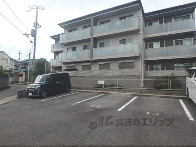 駐車場　裏