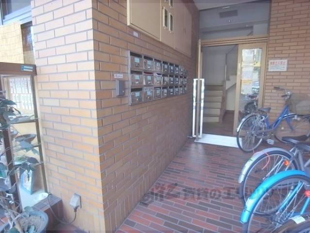 集合ポスト　マンション外観