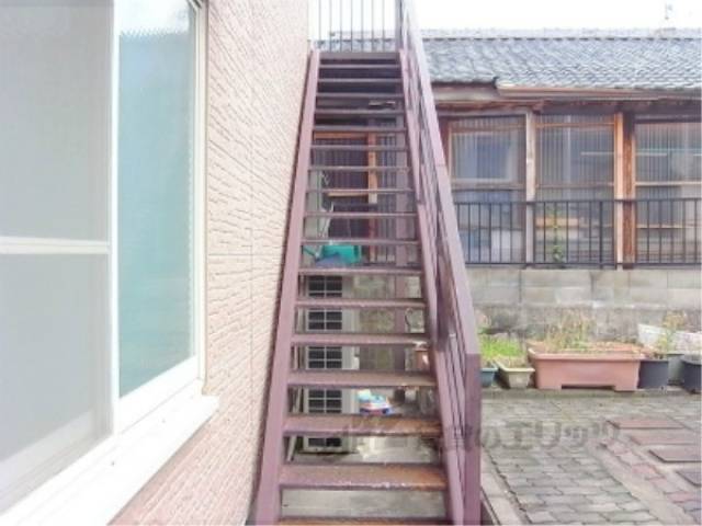 エントランス　階段