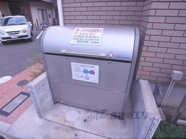 ダストボックス