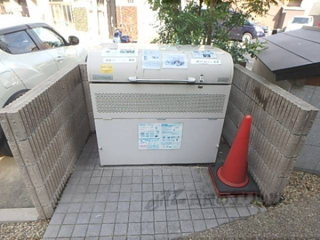 ダストボックス