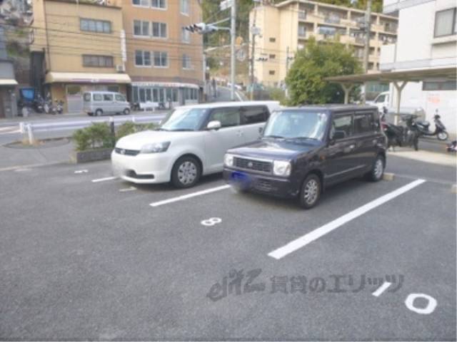 駐車場　ゴミ捨て場