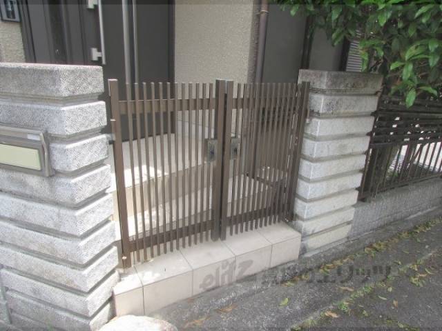 門