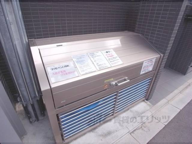 ダストボックス