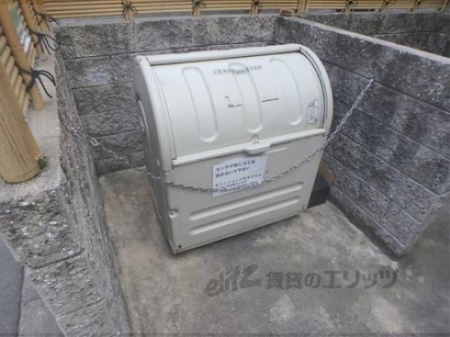 ゴミ置き場　ダストボックス