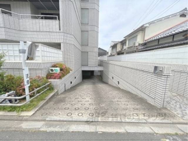駐車場　入口