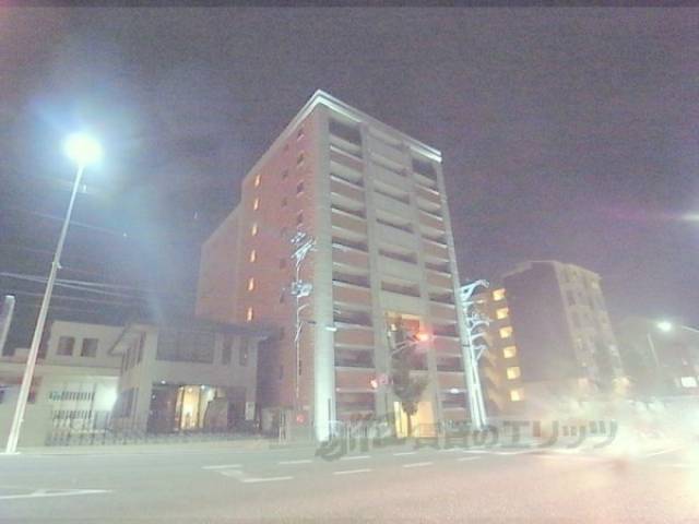 夜・外観