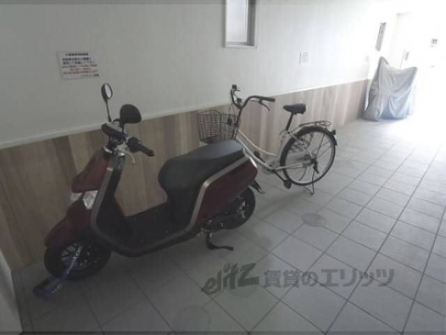 通路　駐輪場