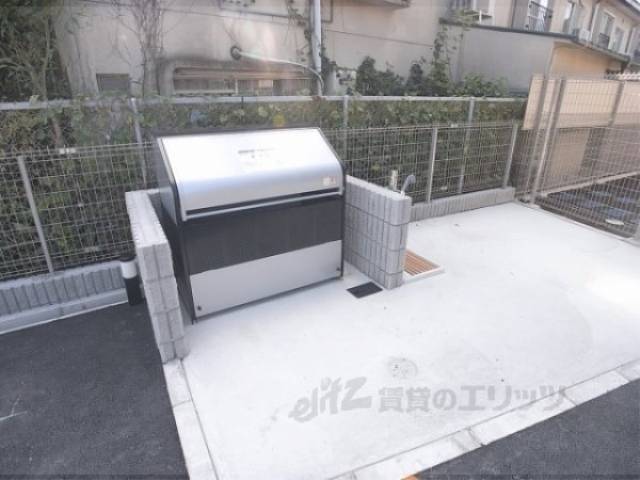 ゴミ置き場　ダストボックス
