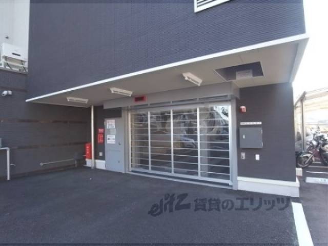 駐車場　タワー式ガレージです。