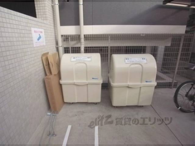 ダストボックス