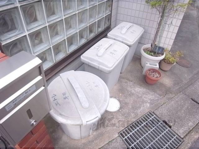 ダストボックス