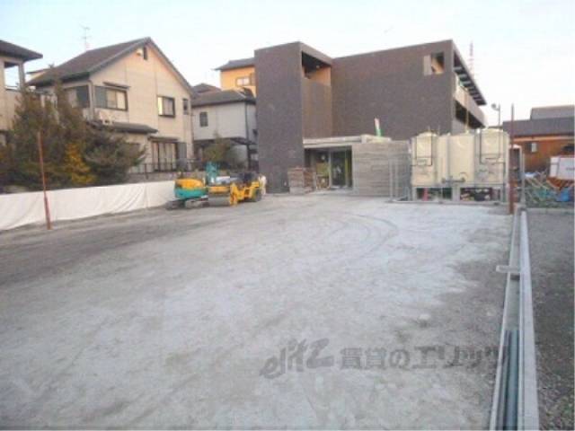 駐車場　建築中