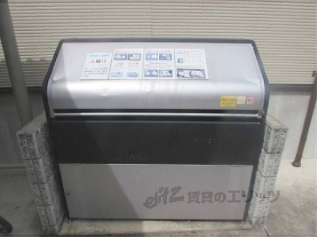 ゴミ置き場　ゴミ箱