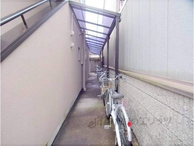 駐輪場　屋根付きが嬉しい。